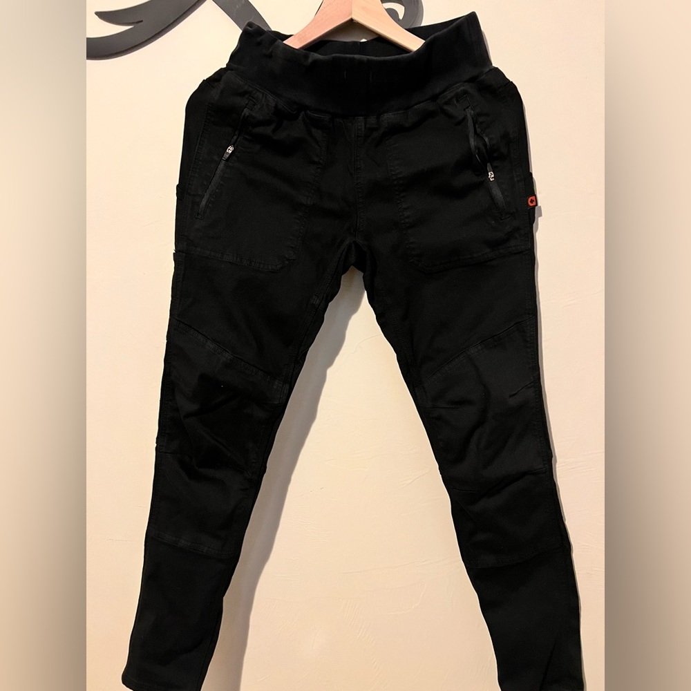 Super comfy stretchy dovetail pants. size 6/8